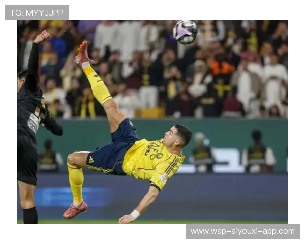 C罗身体素质逆天！倒钩动作标准到教学级别