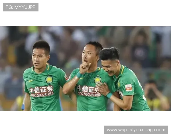 足球主帅赛后扔鞋子发泄怒火 足球主帅赛后扔鞋子发泄怒火