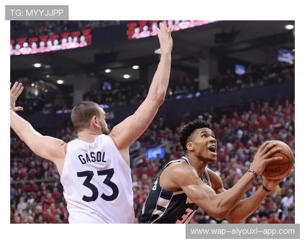 雄鹿快攻推进快，转换得分连拿